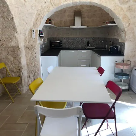 Trullo Dell' Edera Con Piscina Privata Lägenhet