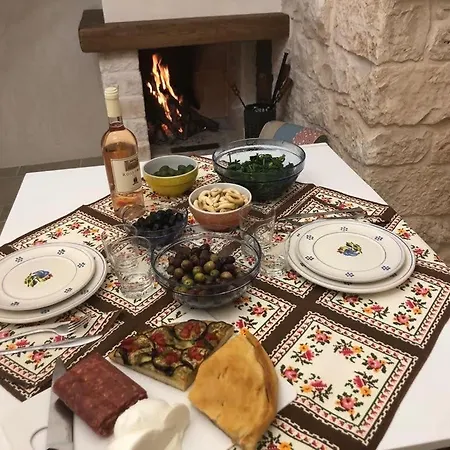 Lägenhet Trullo Dell' Edera Con Piscina Privata Alberobello